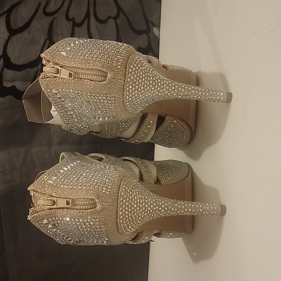 High Heels - Picture 3 of 4